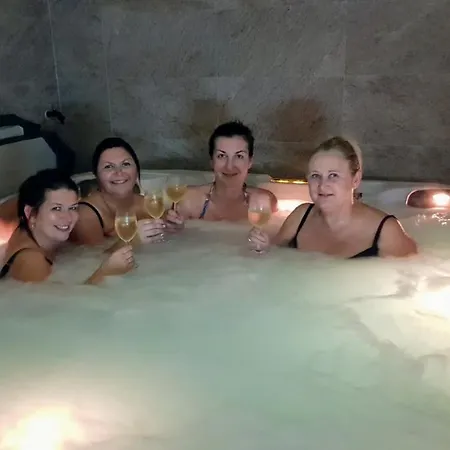 Statek 3 - Wellness & Spa 3*